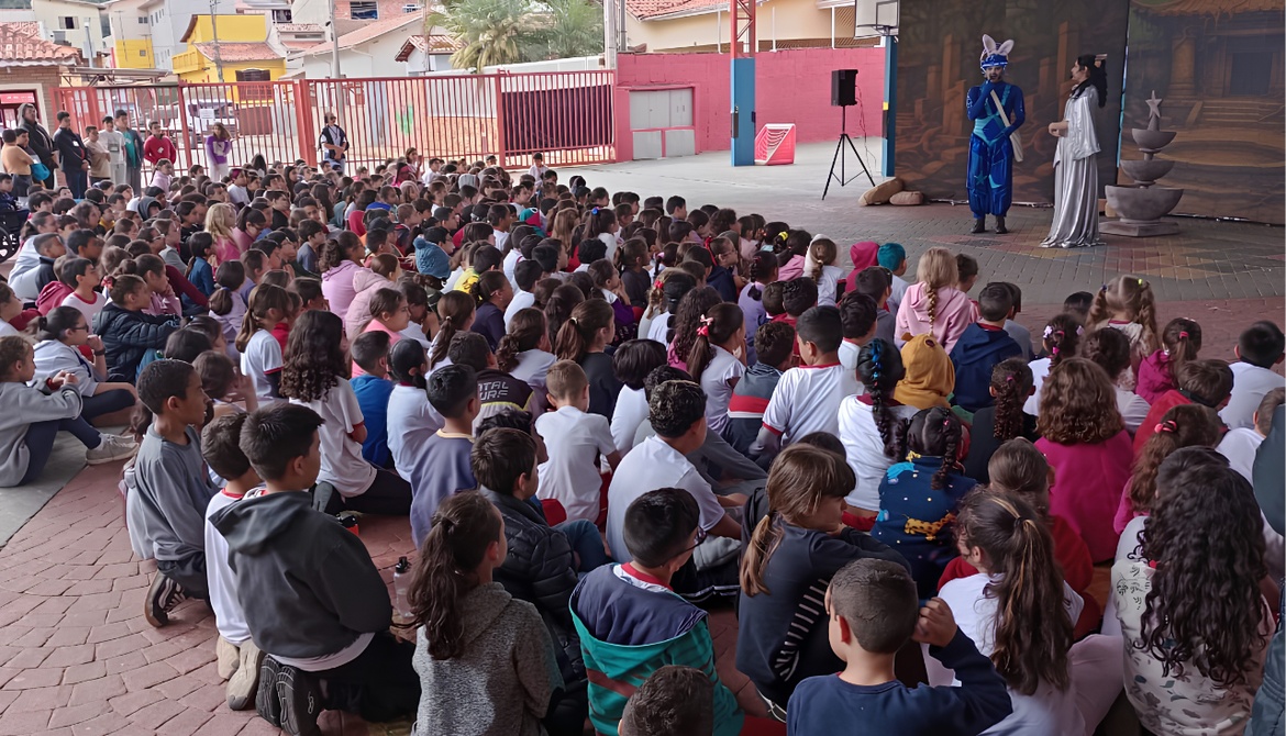 Paraibuna recebeu um teatro musical que uniu fantasia e educação ambiental